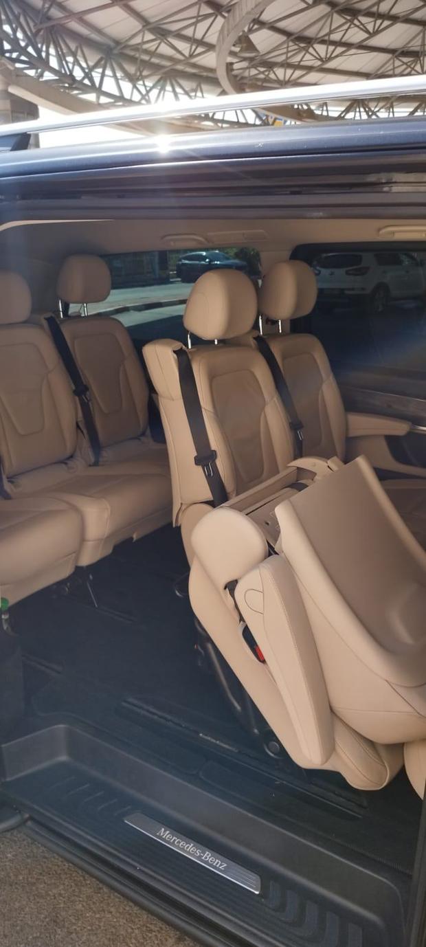 רכב Mercedes VAN שחור לפני נסיעה מנתב״ג לתל אביב · 3